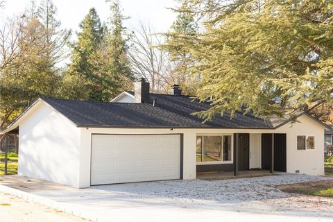 Photo of 9720 Encina Ave, Santa Margarita, CA 93453 (MLS # SW26084074)