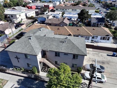 Photo of 743 W 77th St, Los Angeles, CA 90043 (MLS # CV25281839)