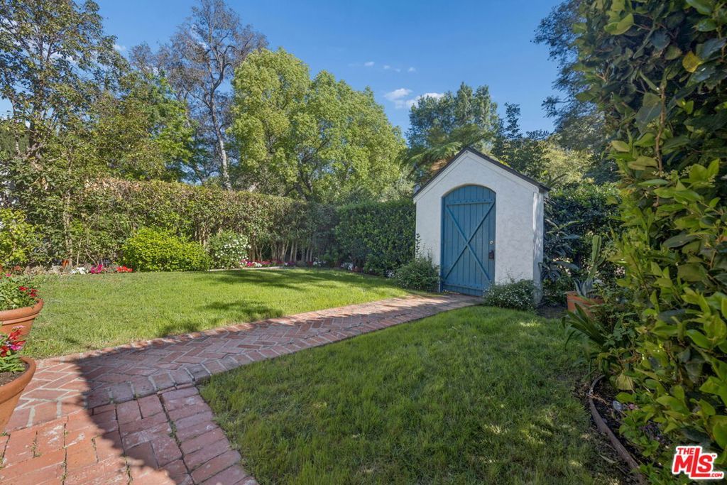 Photo of 12333 Hillslope Street, Studio City, CA 91604 (MLS # 26671497)