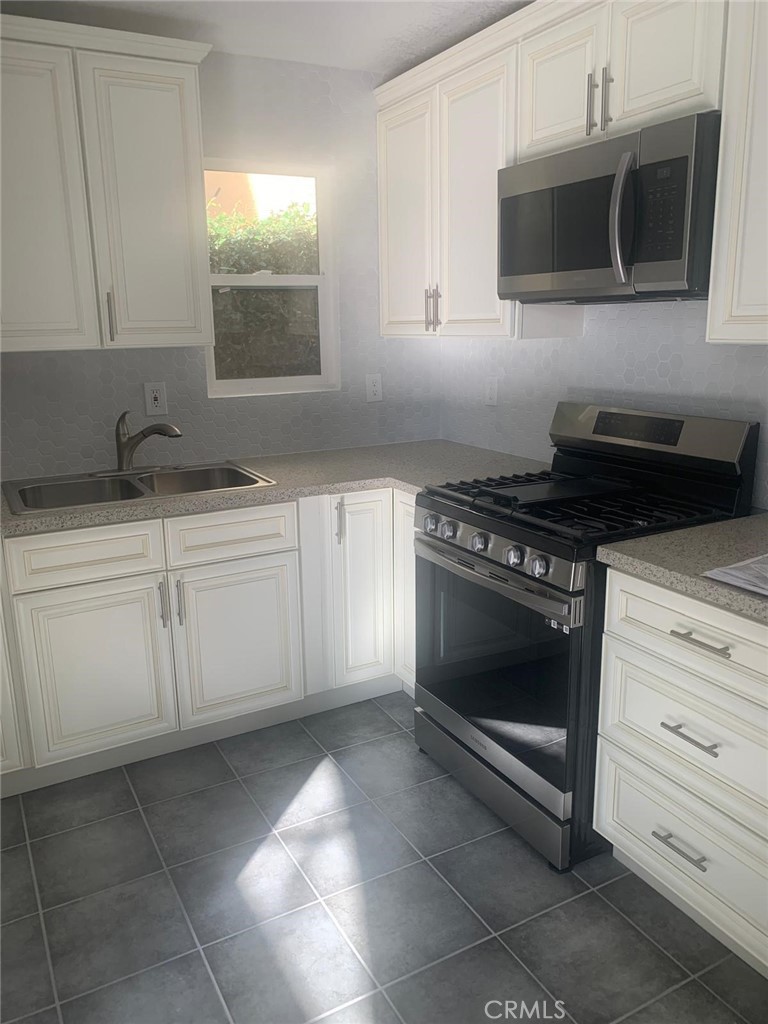 UNKNOWN - Residential Lease