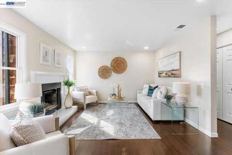 Photo of 632 CENTRE COURT Ct, Alameda, CA 94502 (MLS # 41128670)