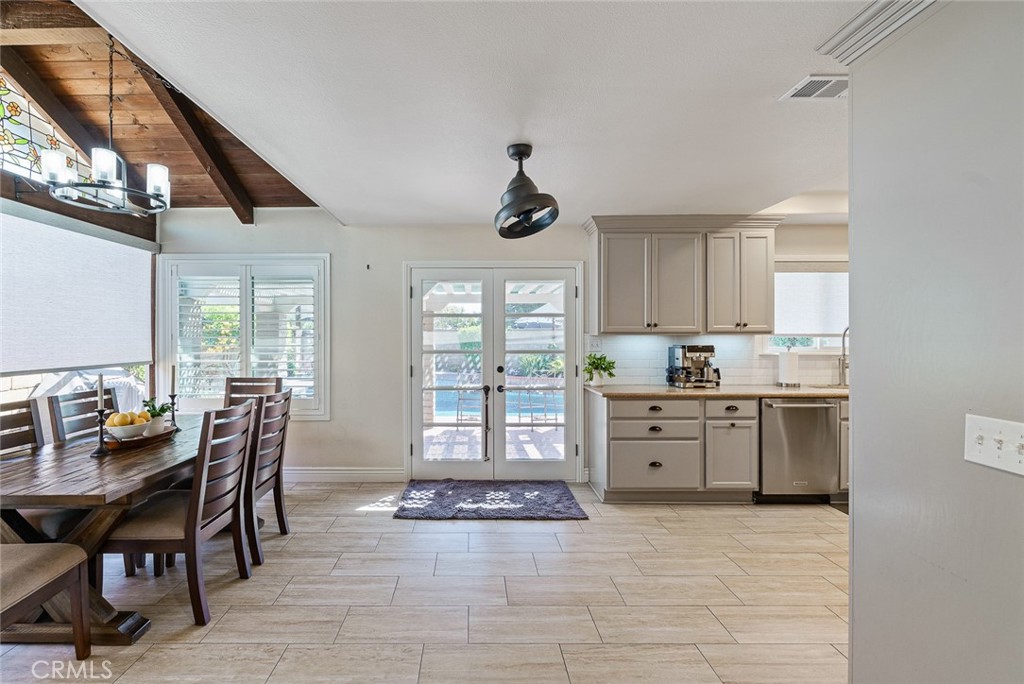 2817 Ridgewood