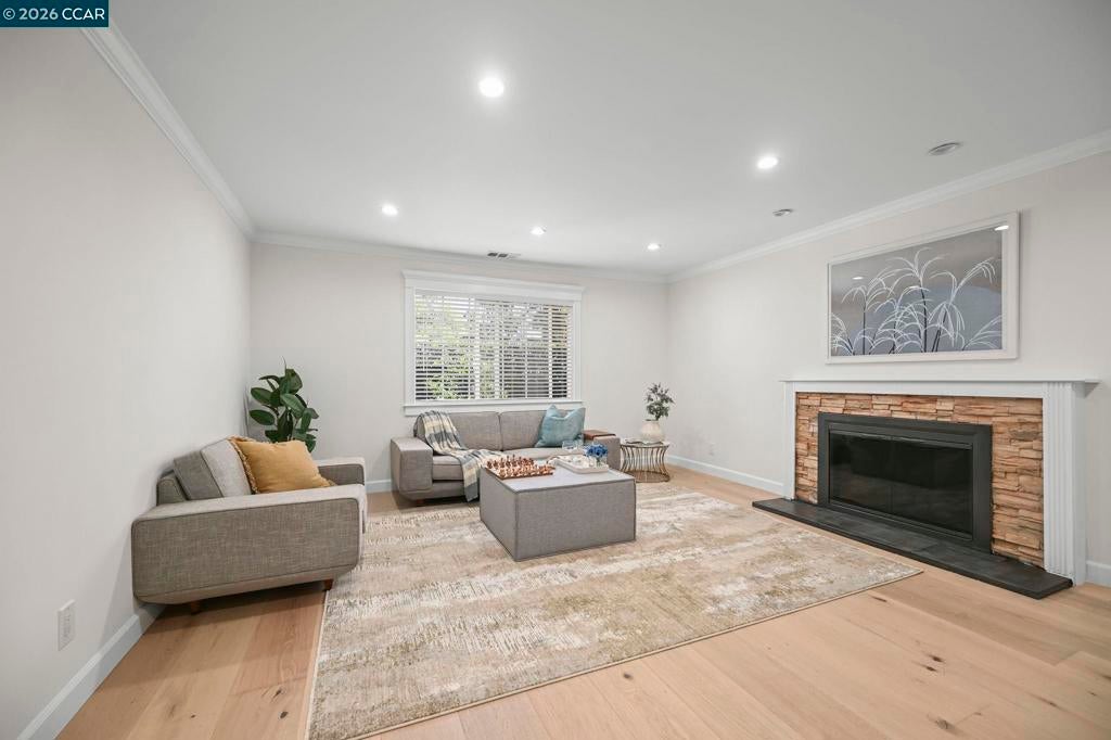 2527 Buena Vista Ave