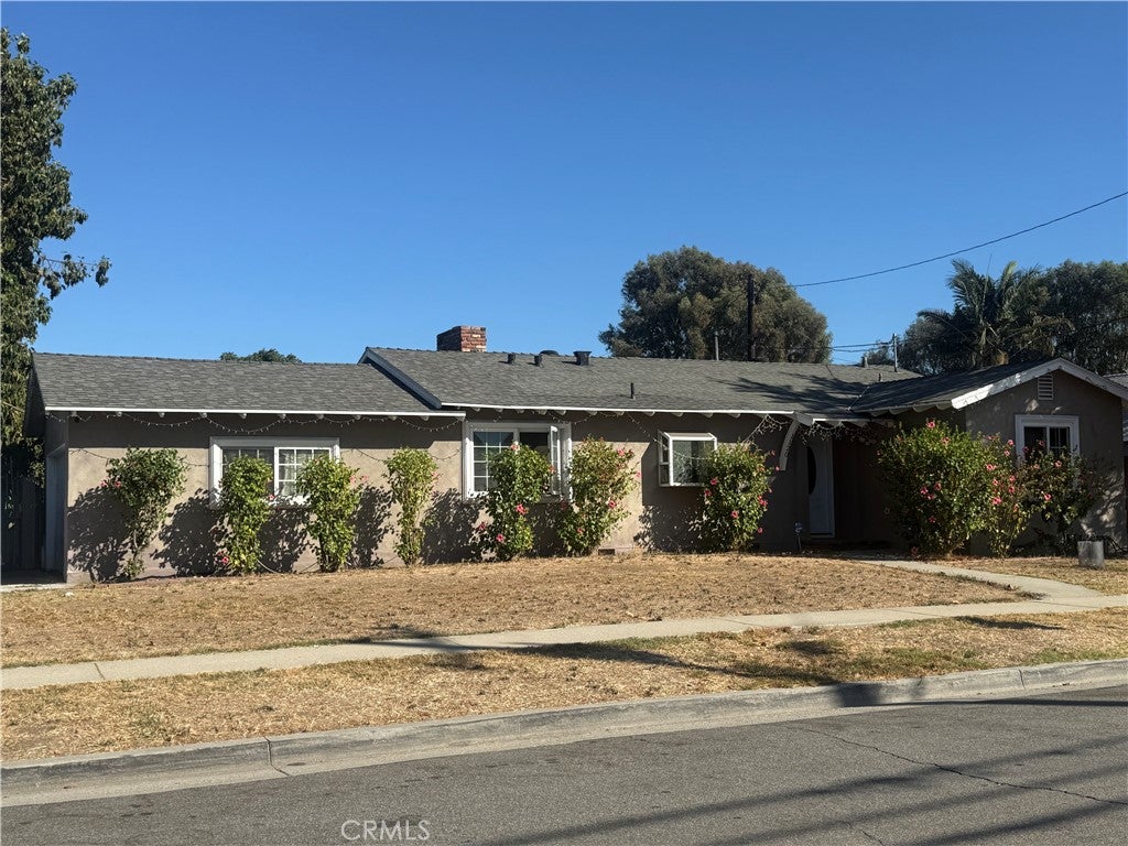 1120 Valencia AVE
