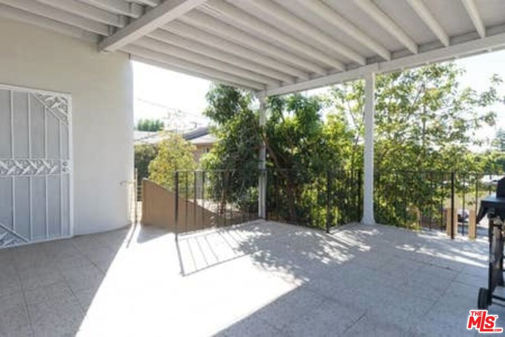 Properties 2 1311 HOLLISTER Street 2
