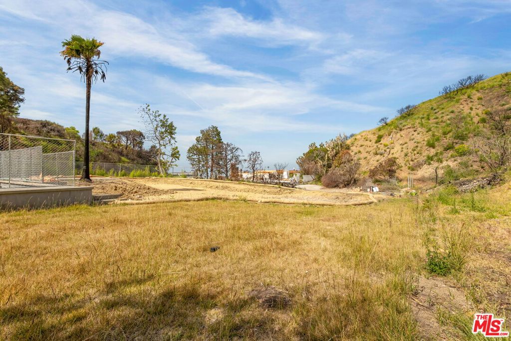 1228 Las Lomas Place
