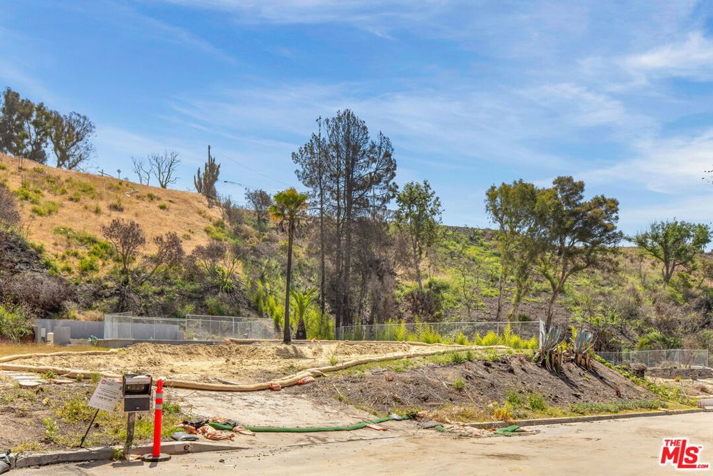 1228 Las Lomas Place