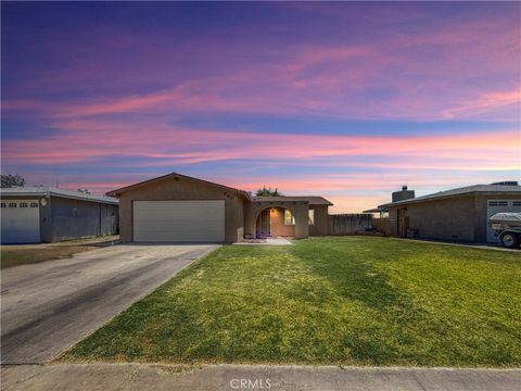 Photo of 560 Parker Place, Blythe, CA 92225 (MLS # SW26025002)