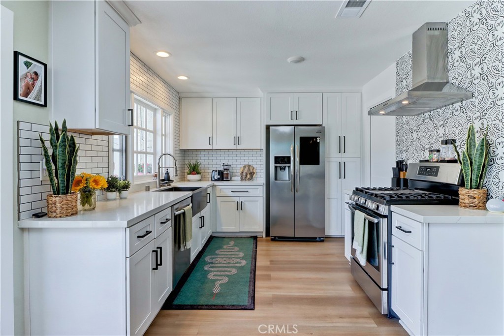 5275 Charing Cross Road