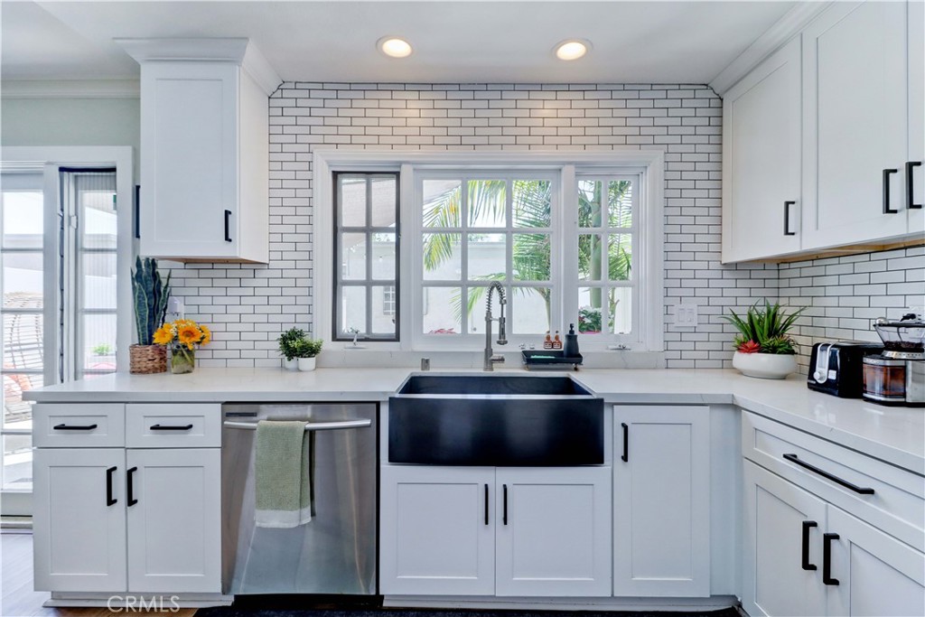 5275 Charing Cross Road