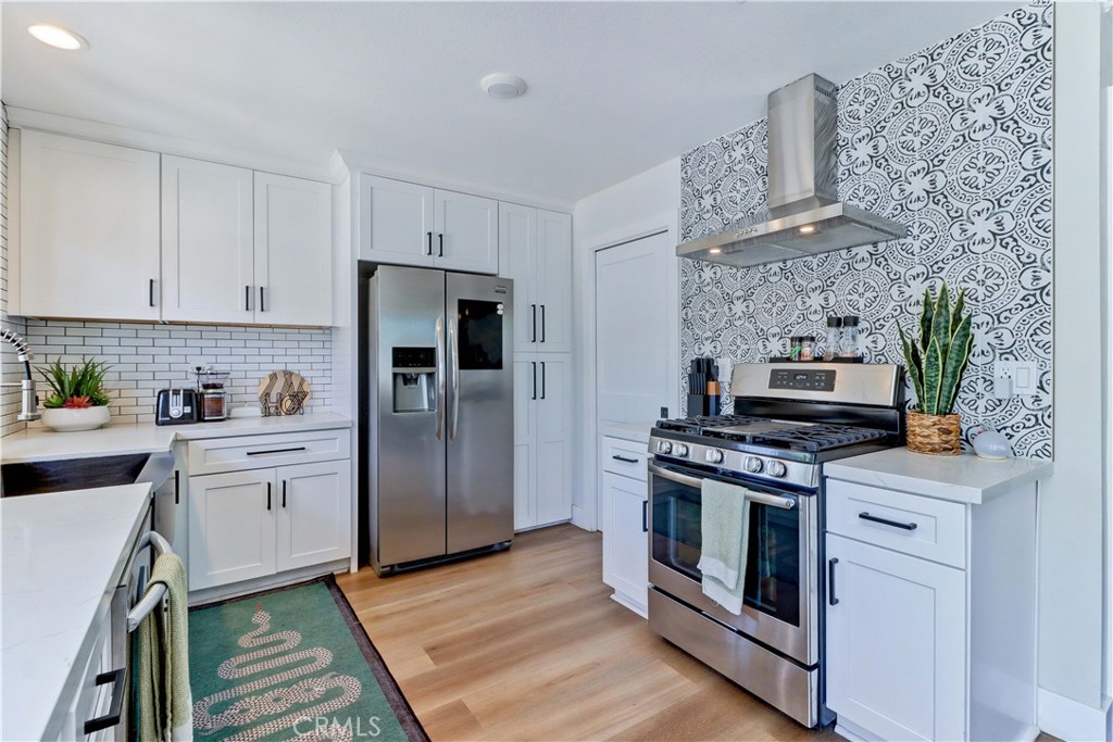 5275 Charing Cross Road