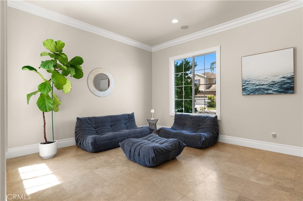 6572 Beachview Drive