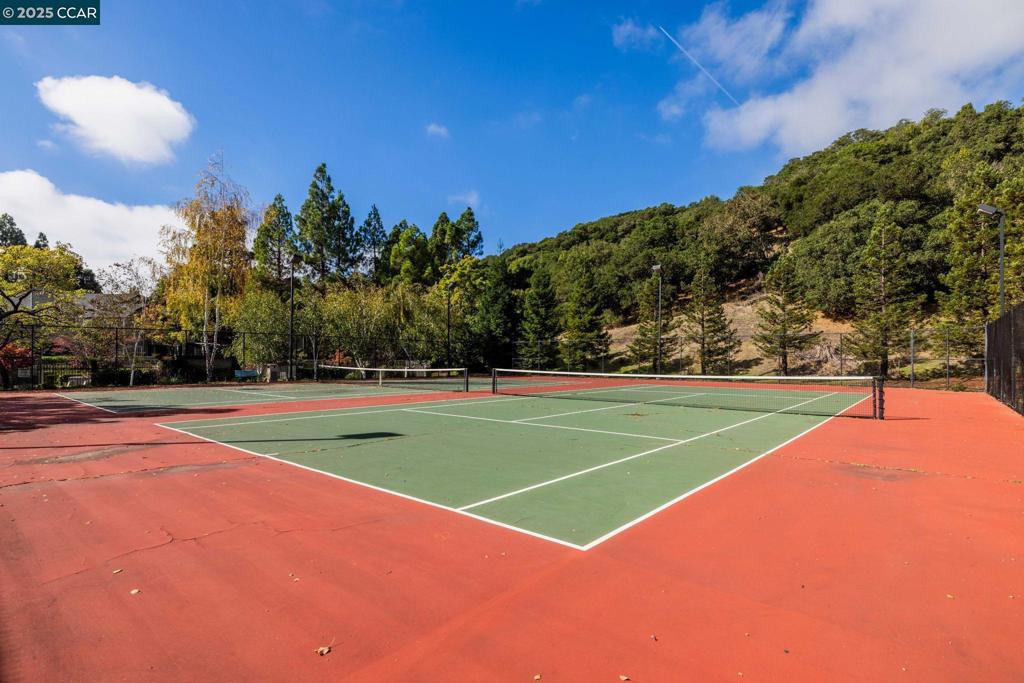 SHADOW WOODS - Residential