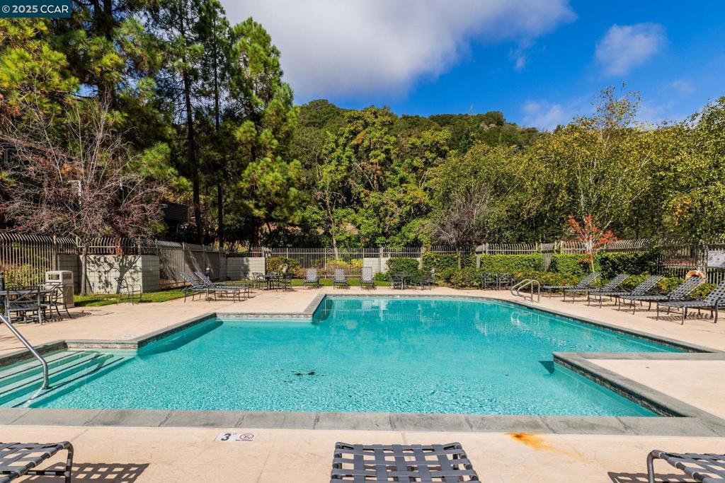 SHADOW WOODS - Residential