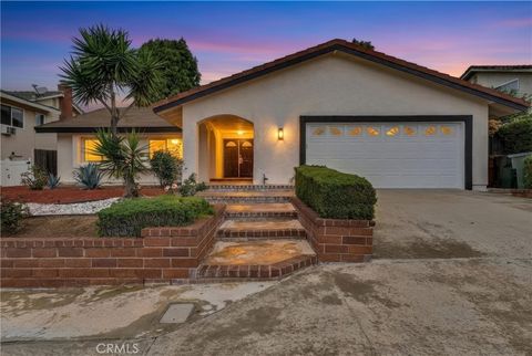Photo of 19811 Sienna Lane Ln, Yorba Linda, CA 92886 (MLS # PW26037198)