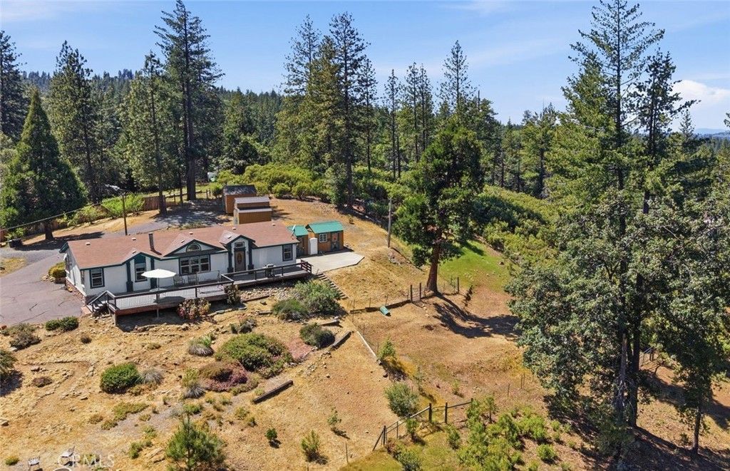 Photo of 21552 Sprague Rd W, Groveland, CA 95321 (MLS # MC26094049)