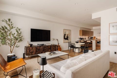 Photo of 1040 N Spaulding Avenue #4, West Hollywood, CA 90046 (MLS # 26724449)