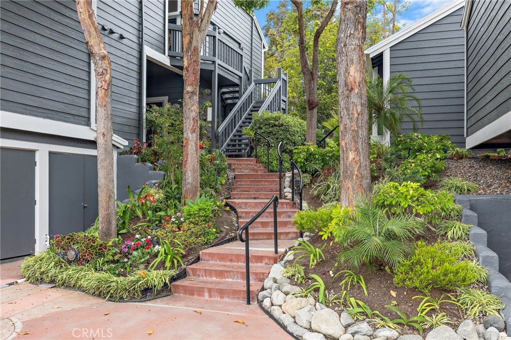 8206 Bridgepoint DR 206, Huntington Beach CA 92646