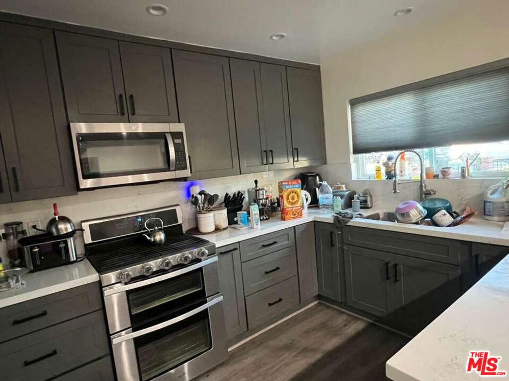 Photo of 17014 Rinaldi Street, Granada Hills, CA 91344 (MLS # 25609881)