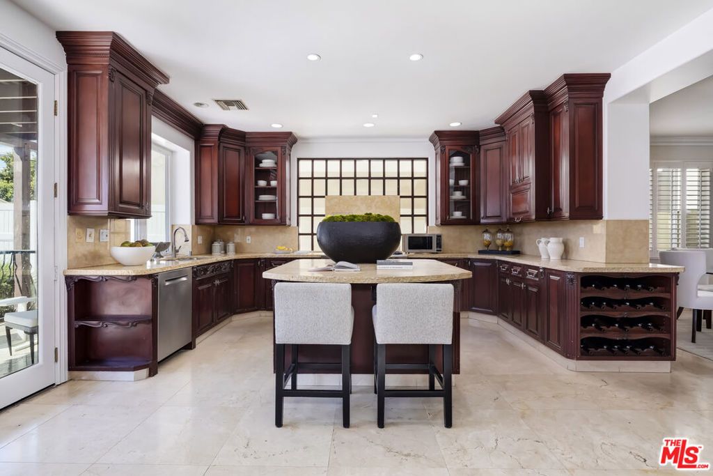 Photo of 1471 S Crest Drive, Los Angeles, CA 90035 (MLS # 25608483)