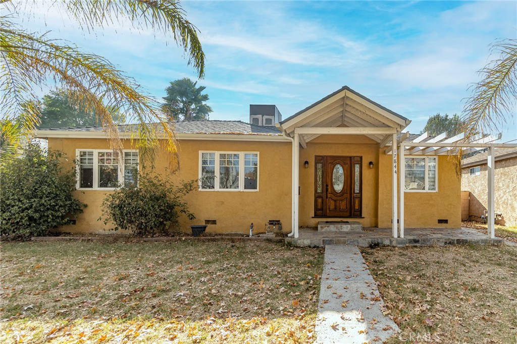Come see this charming 4-bedroom, 2-bathroom single-family home at 17844 Hartland Street in Reseda. Offering 1,541 sq ft of comfortable living space on a 5,879 sq ft lot, this home is tucked away on a quiet residential street yet just minutes from shopping, dining, public transit, and the Sepulveda Basin Recreation Area. The layout is spacious and practical, ideal for both everyday living and hosting. Step into the backyard and unwind under the shade of a mature lemon tree—perfect for relaxing afternoons or weekend get-togethers. Surrounded by a wide range of local restaurants and recreation options, this property delivers the perfect balance of calm and convenience. Applicants must have a credit score of 650 or higher and demonstrate financial responsibility. If you’re seeking a well-located home with room to relax, this is the one—schedule a showing today before it's gone!