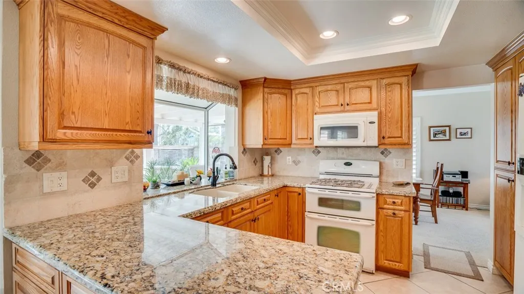 Upland, California 91784, United States, 4 Bedrooms Bedrooms, ,3 BathroomsBathrooms,Residential,Pending,215463