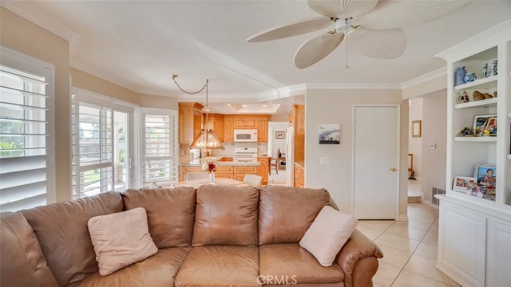 Upland, California 91784, United States, 4 Bedrooms Bedrooms, ,3 BathroomsBathrooms,Residential,Pending,215463