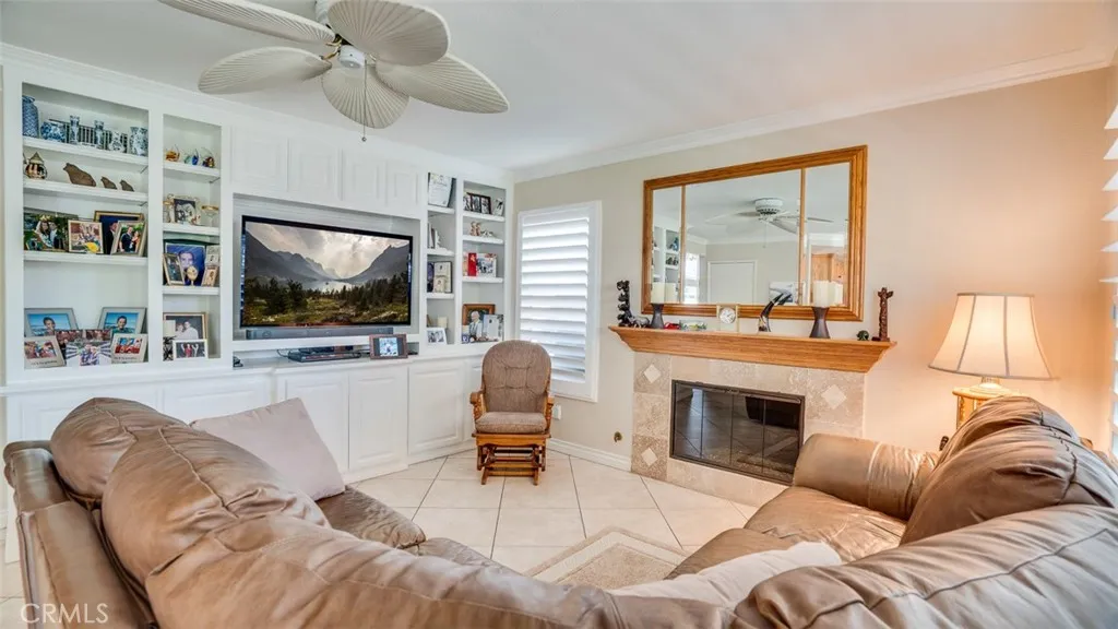 Upland, California 91784, United States, 4 Bedrooms Bedrooms, ,3 BathroomsBathrooms,Residential,Pending,215463