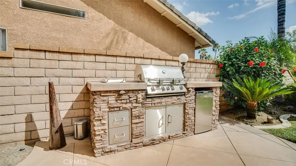 Upland, California 91784, United States, 4 Bedrooms Bedrooms, ,3 BathroomsBathrooms,Residential,Pending,215463