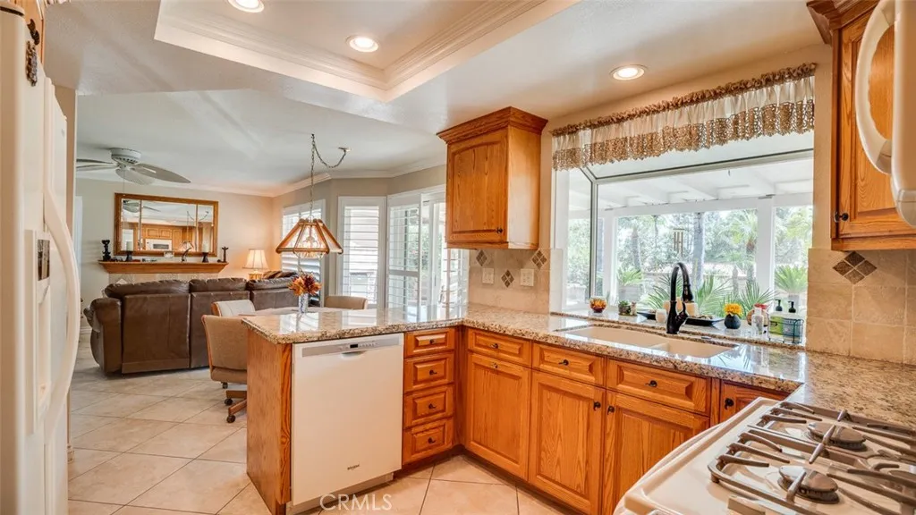 Upland, California 91784, United States, 4 Bedrooms Bedrooms, ,3 BathroomsBathrooms,Residential,Pending,215463