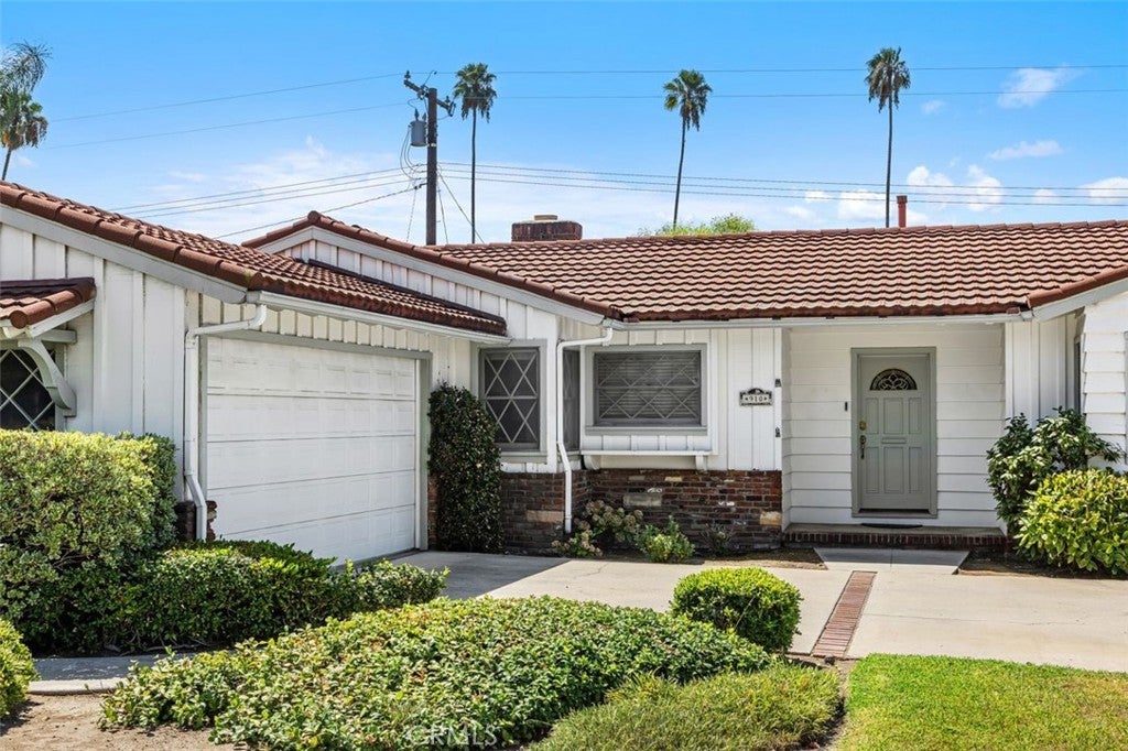 910 E Dalton