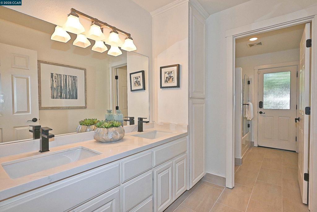 WALNUT HEIGHTS - Residential