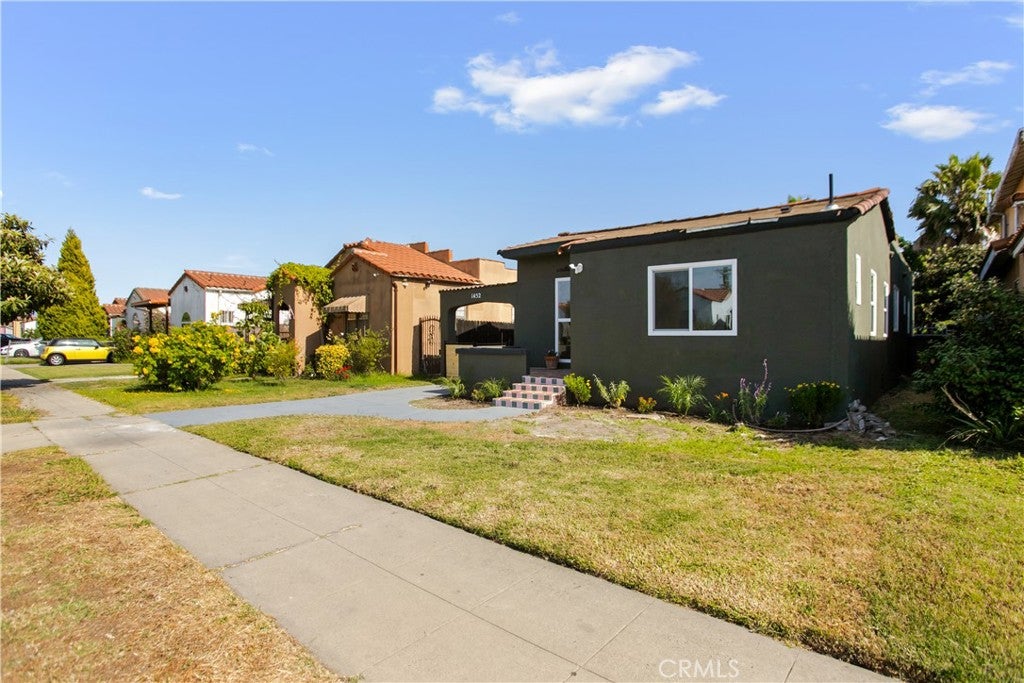 1452 W 61st ST, Los Angeles CA 90047