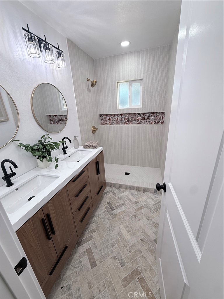 1452 W 61st