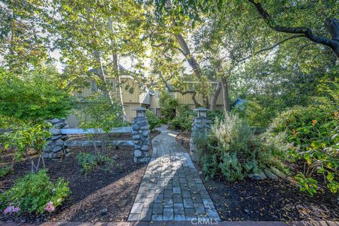 Photo of 4228 Beulah Drive, La Canada Flintridge, CA 91011 (MLS # GD25244170) Photo of 4228 Beulah Drive, La Canada Flintridge, CA 91011 (MLS # GD25244170)