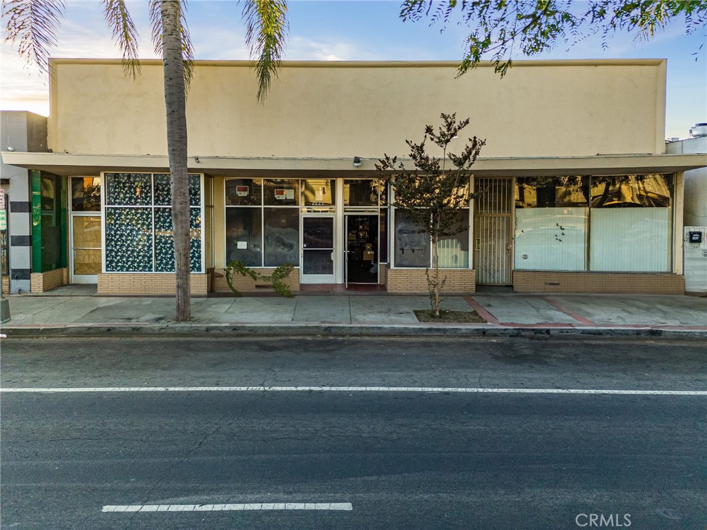 Photo 1 of 13 — 2225 -2231 Pacific Avenue, Long Beach, CA 90806
