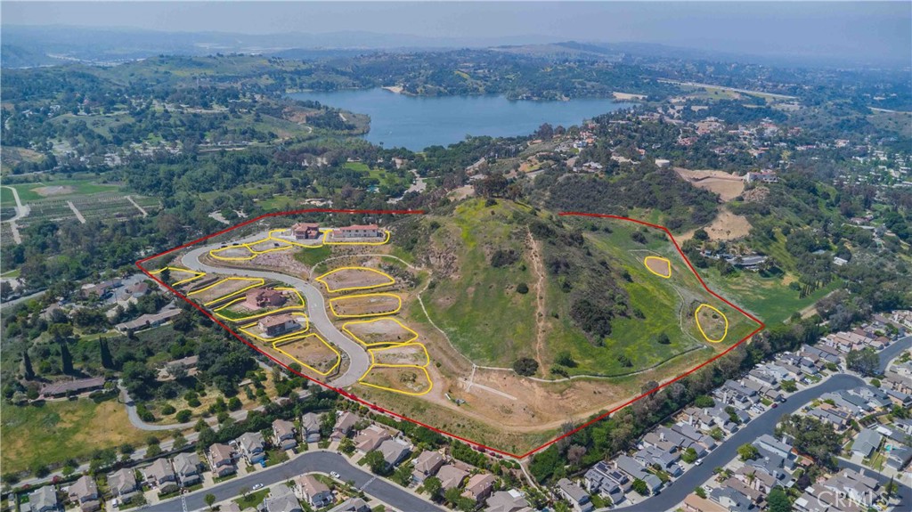 The first-line lake view plot is located in the natural lake, and some plots have open water view, which enhances the overall value and living quality of the project. The high-quality school district resources are located in the top public school district of La Verne, which is suitable for high-net-worth families to choose schools and buy houses, and enhance the market appeal of the project. The transportation location is superior, close to the 210 Freeway and the 57 Freeway, and can quickly reach the core areas such as downtown Los Angeles, Pasadena, and Orange County. The living facilities are mature, and the surrounding area is a stable high-end community, close to universities, supermarkets, business districts, and parks. The living is convenient and the environment is quiet and livable. Rare development opportunities, sold as a whole, the preliminary development plan has been completed, suitable for creating a boutique community, selling in parts, or holding and building.