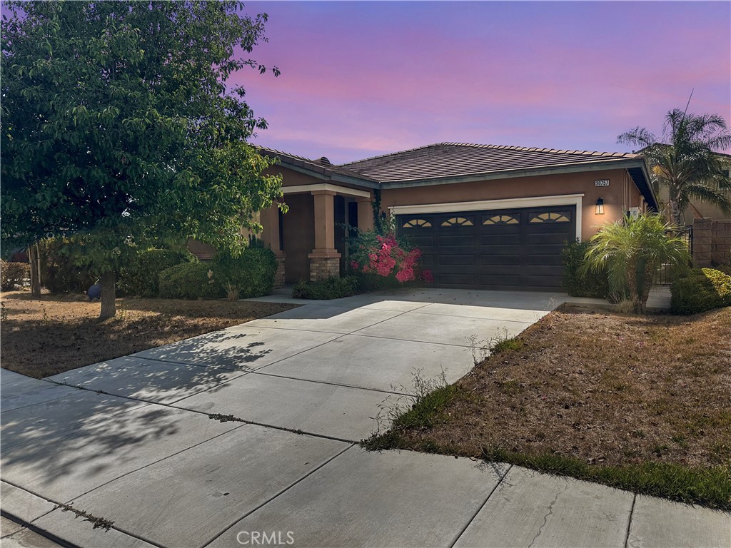 Opportunity knocks in the highly desirable Lakes gated community of Menifee! This 3-bedroom, 2.5 bath home offers 1,901 sq. ft. of living space and sits in a prime corner lot near parks, schools, shopping, and freeway access. The property requires new flooring, drywall, and kitchen cabinetry, but the bones are solid and the potential is undeniable. Priced at just $510,000, this is your chance to customize to your taste or invest in a property with great upside in one of Menifee’s most sought-after neighborhoods. With a spacious backyard and a well-planned layout, this home is a true diamond in the rough waiting to shine again.