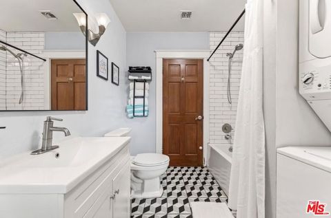Tiny photo for 736 Redondo Avenue, Long Beach, CA 90804 (MLS # 26670031)
