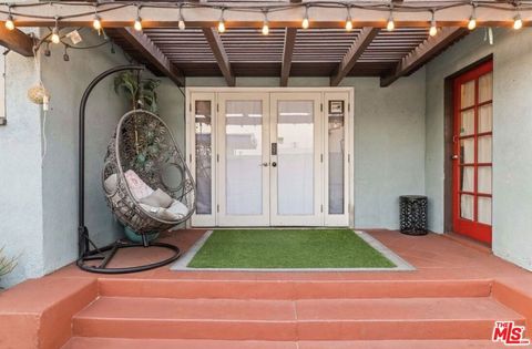 Tiny photo for 736 Redondo Avenue, Long Beach, CA 90804 (MLS # 26670031)