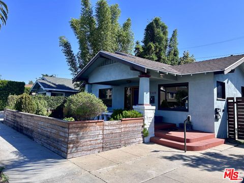 Photo of 736 Redondo Avenue, Long Beach, CA 90804 (MLS # 26670031)