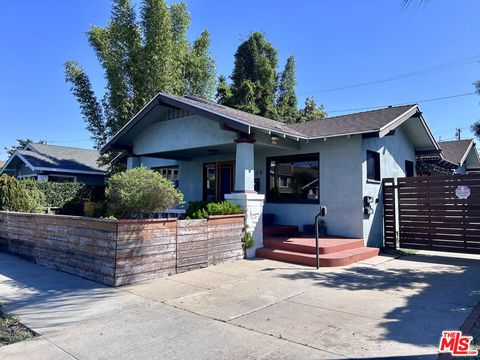Tiny photo for 736 Redondo Avenue, Long Beach, CA 90804 (MLS # 26670031)