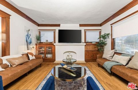 Tiny photo for 736 Redondo Avenue, Long Beach, CA 90804 (MLS # 26670031)