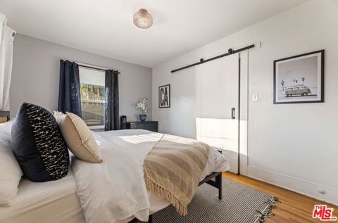 Tiny photo for 736 Redondo Avenue, Long Beach, CA 90804 (MLS # 26670031)