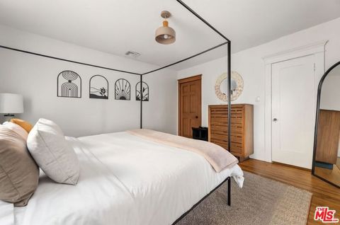 Tiny photo for 736 Redondo Avenue, Long Beach, CA 90804 (MLS # 26670031)