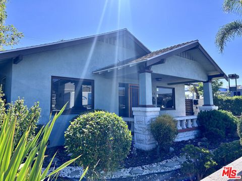 Tiny photo for 736 Redondo Avenue, Long Beach, CA 90804 (MLS # 26670031)