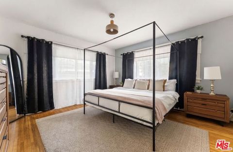Tiny photo for 736 Redondo Avenue, Long Beach, CA 90804 (MLS # 26670031)
