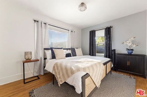 Tiny photo for 736 Redondo Avenue, Long Beach, CA 90804 (MLS # 26670031)