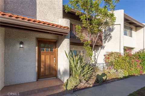 Photo of 7727 Via Capri, Burbank, CA 91504 (MLS # BB26007045)