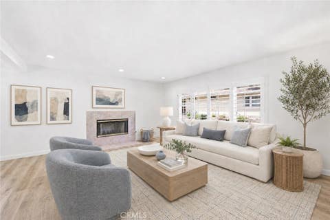 Photo of 4776 Excelente Drive, Woodland Hills, CA 91364 (MLS # SR26119838)
